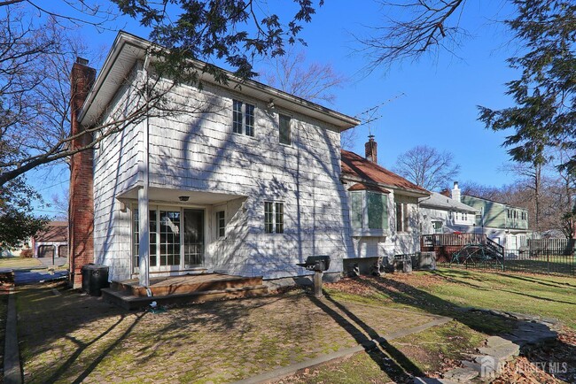 Building Photo - 240 Twin Oaks Terrace