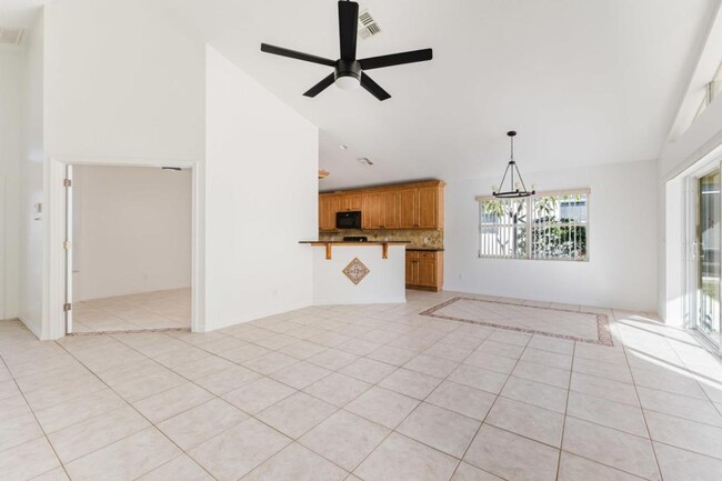 Building Photo - 9841 Las Casas Dr