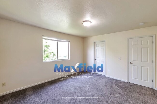 Building Photo - Lehi 4 BD 2.5 BA 2 GA - Fenced Yard