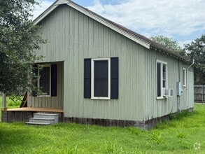 Building Photo - Country living 1 bedroom home