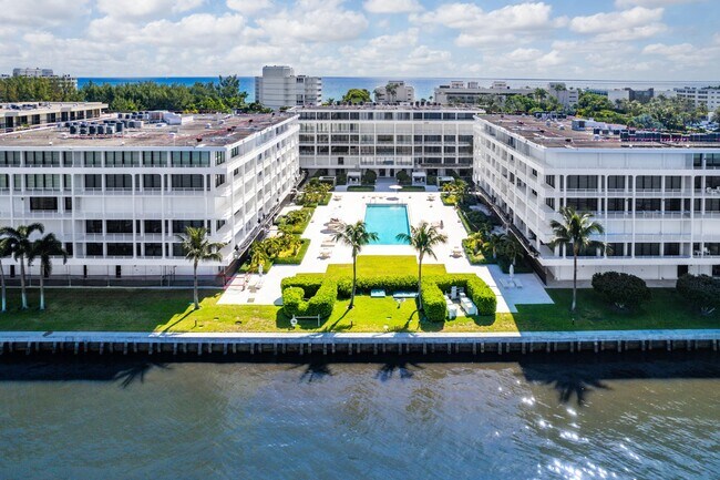 Building Photo - 2784 S Ocean Blvd