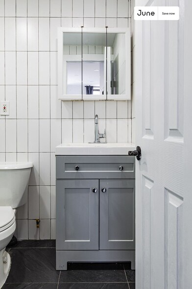 Building Photo - 324 1/2 East 8 Street