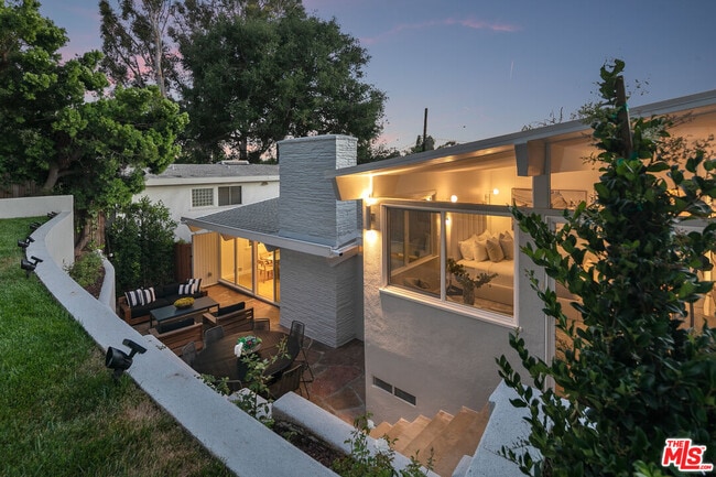 Building Photo - 218 N Bundy Dr