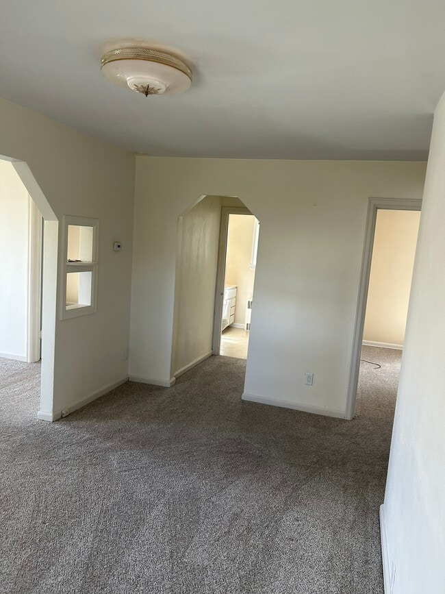 Building Photo - 713 Poplar St