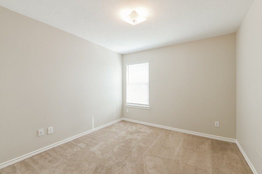 Building Photo - 19811 Lindenwick Ct