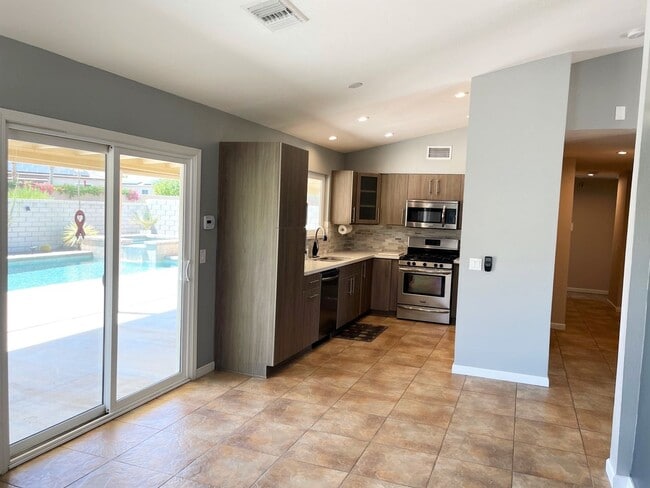 Building Photo - 3+ bedroom, 2 bath pool and spa home