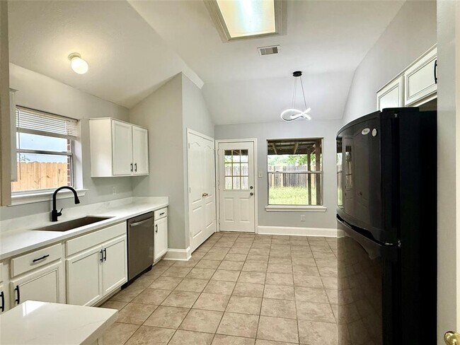 Building Photo - 5223 Mountain Forest Dr
