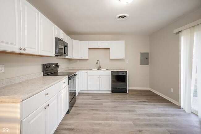 Building Photo - 1510 Douglas Dr