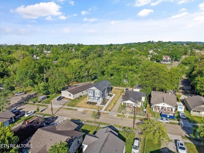 Building Photo - 2713 Tarleton Ave