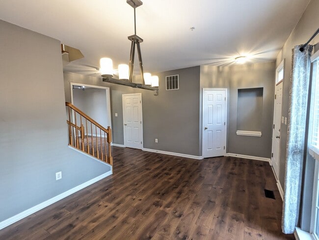 Building Photo - Beautifully maintained townhouse in Whittier Community available mid-May!