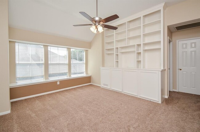 Building Photo - 623 Airybrook Ln