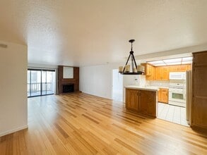 Building Photo - Charming 2bd 2ba condo in Playa Vista !