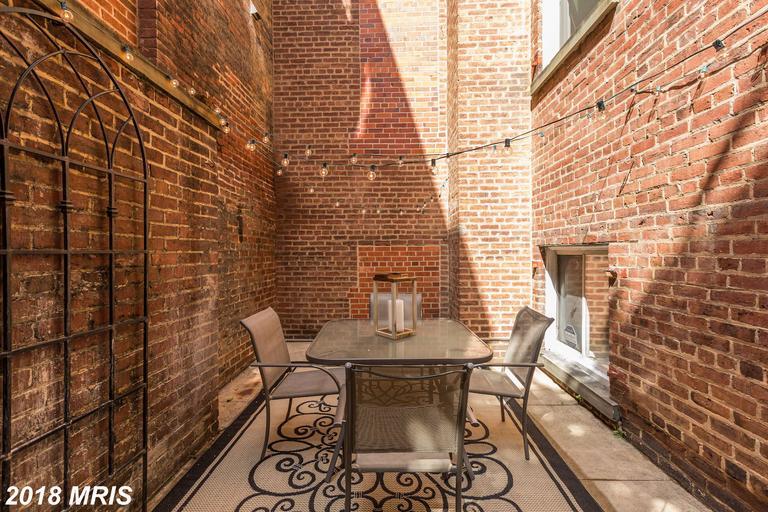 Building Photo - 629 Constitution Ave NE