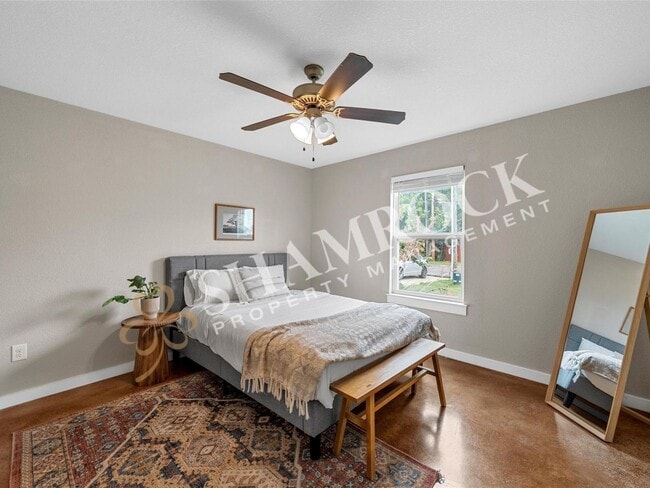 Building Photo - 1107 Primrose Dr