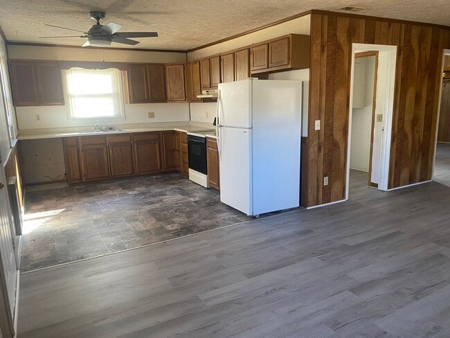 Building Photo - 2/1 Duplex for rent