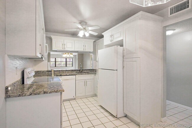 Building Photo - 7593 Tahiti Ln