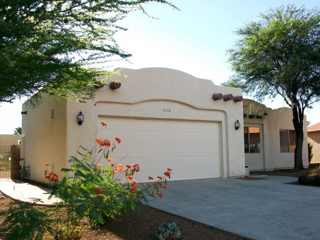 Building Photo - 2514 N Camino Reloj