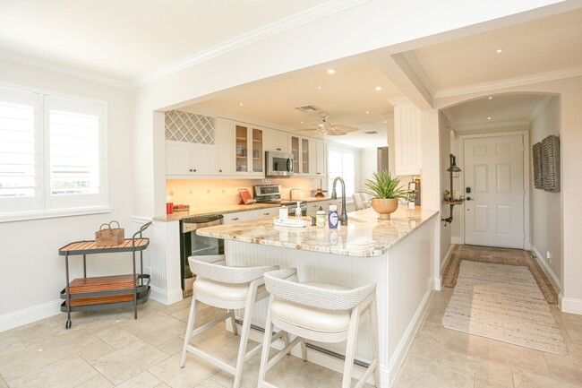 Building Photo - Live the Naples Lifestyle – Elegant 2BR/2B...