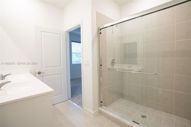 Building Photo - 204 SE 10th St