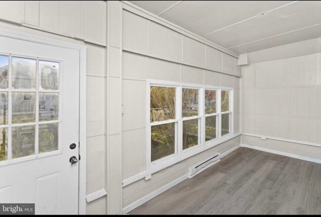 Building Photo - 134 4th Ave
