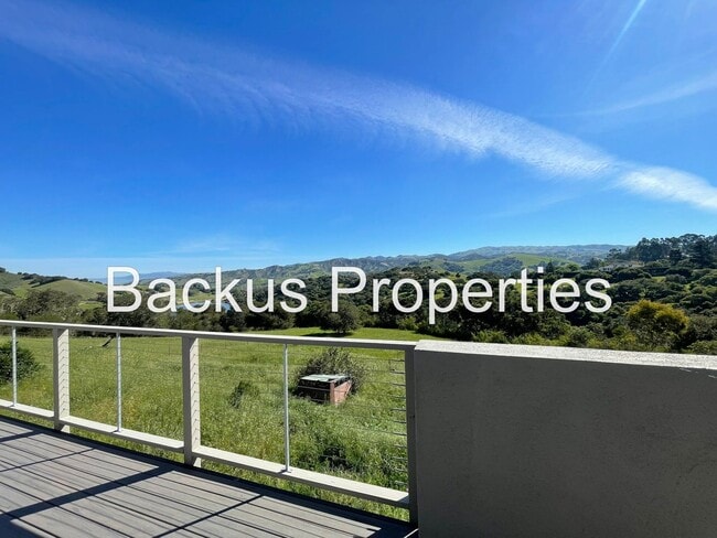 Building Photo - Wonderful three bedroom home with great views