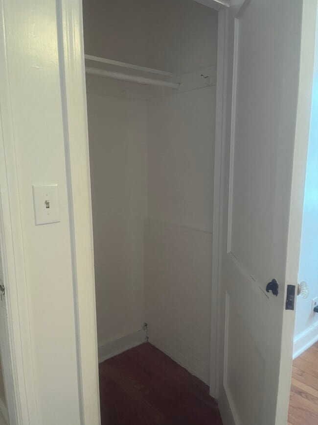 Building Photo - 136 King St