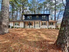 Building Photo - Awesome in Atlanta - 4 Bedrooms