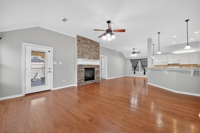 Building Photo - 3702 Sunset Cir