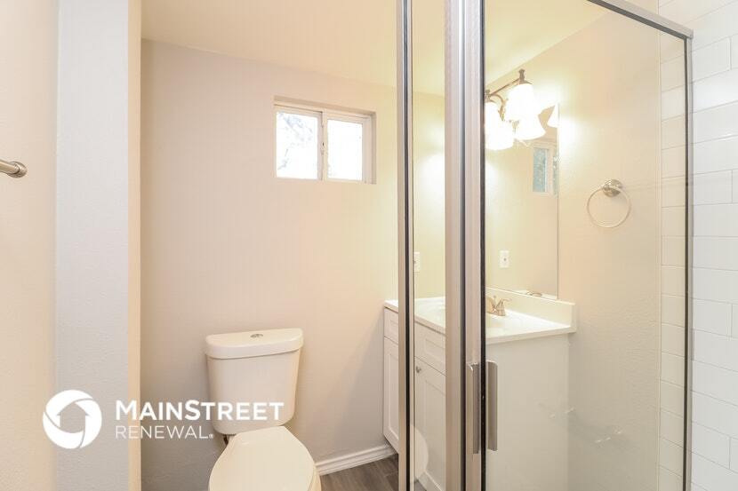 Building Photo - 161 E Shore Dr