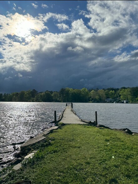 park pier - 4304 Bradley Dr