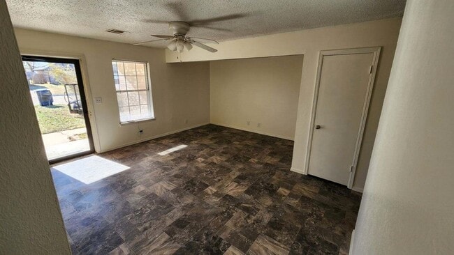 Building Photo - 417 E Linden Ln