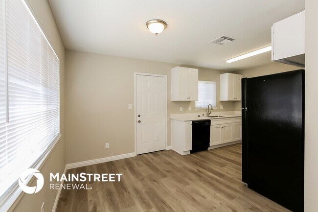 Building Photo - 2308 Revere St