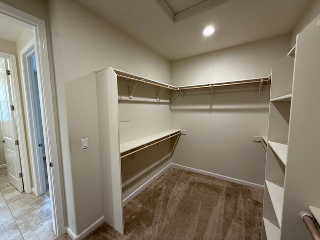 Building Photo - 2021 built two story in Oakdale!