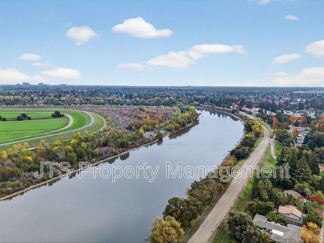 Building Photo - 6120 Westview Way