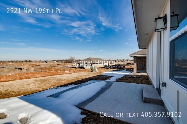 Building Photo - 2921 NW 196th Pl