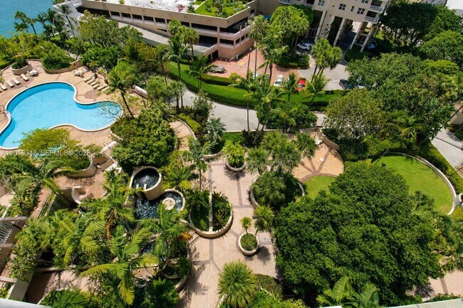 Building Photo - 520 Brickell Key Dr