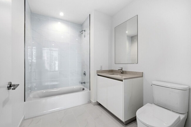 Building Photo - 400 Central Ave