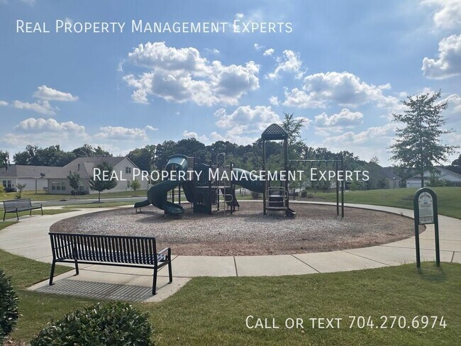 Building Photo - 3012 Striped Maple Ct