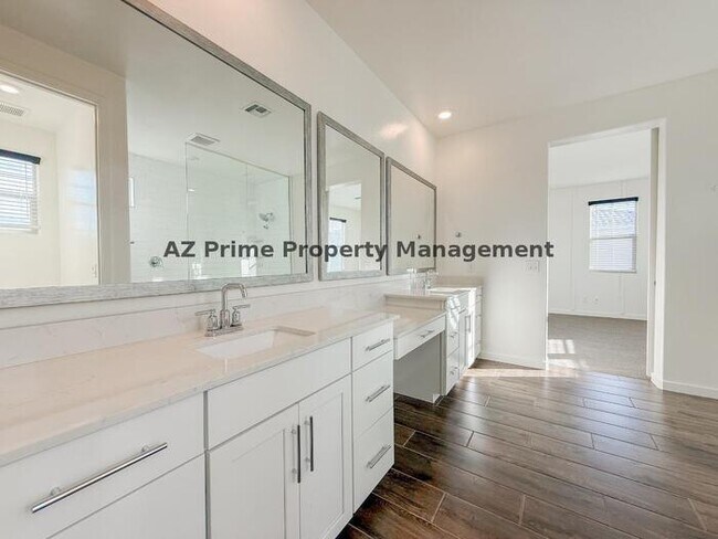 Building Photo - 920 E Anderson Ave