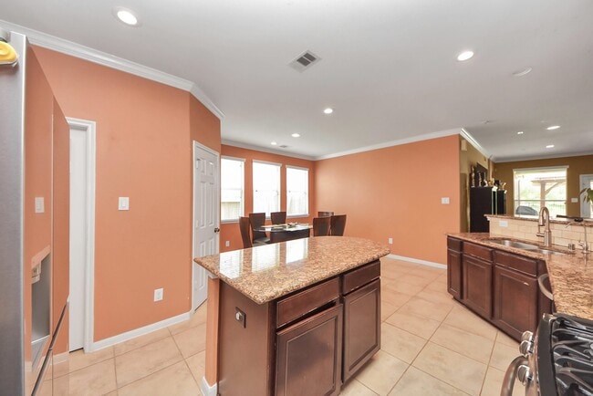 Building Photo - 12912 Southern Manor Dr