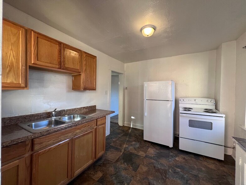 Building Photo - 1205 Sarah St