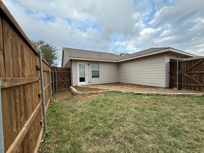 Building Photo - 9000 Eastwood Ave