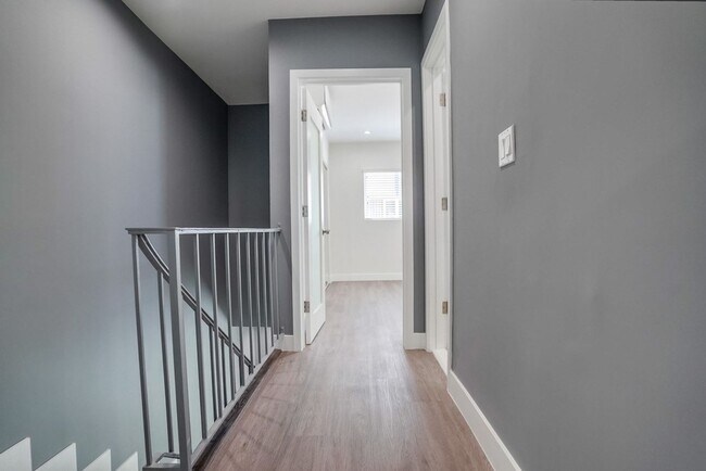 Building Photo - 441 W Queen St