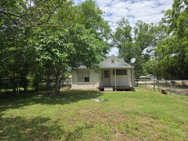 Building Photo - 1116 E Cameron Ave