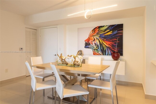 Building Photo - 19901 E Country Club Dr