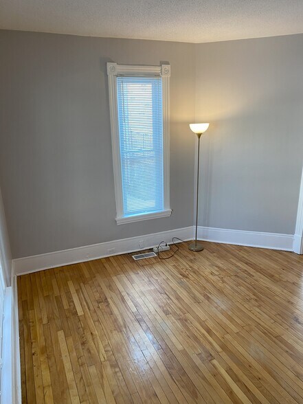 Living Room - 2730 pleasant Ave S