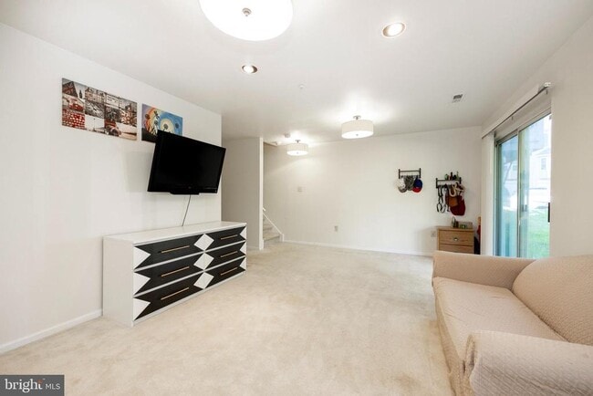 Building Photo - 605 Wentworth Dr