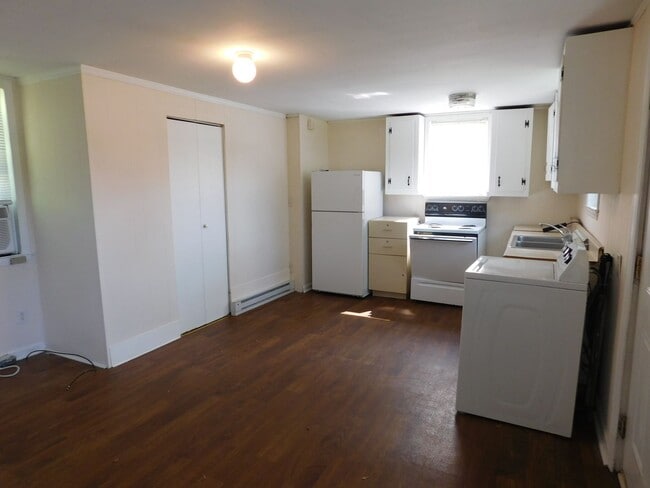 Building Photo - 2208 1/2 Spencer Avenue