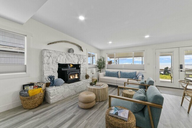 Building Photo - 260 E Driftwood Shores Rd