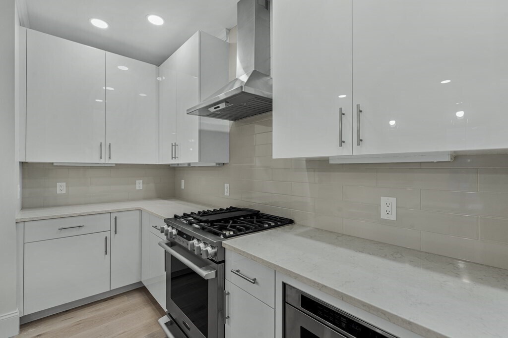 Building Photo - 19 Lily Pond Ln